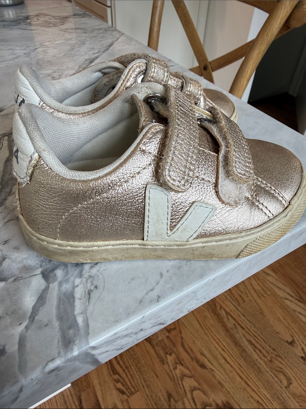 Veja Kids Metallic Rose Gold Velcro Sneakers EUR 24